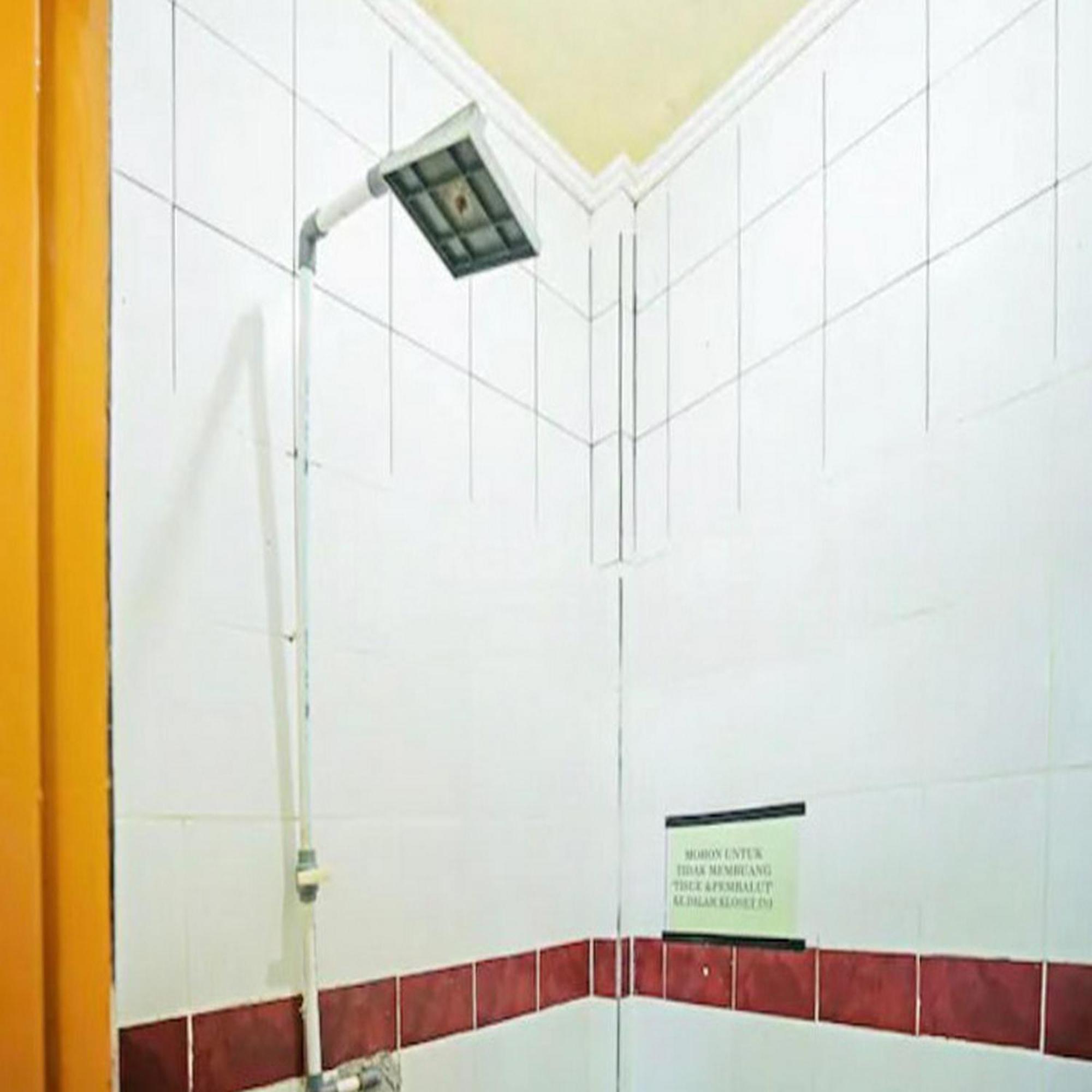 Wisma Pinggir Mitra Reddoorz Tanjung Pinang Exterior photo