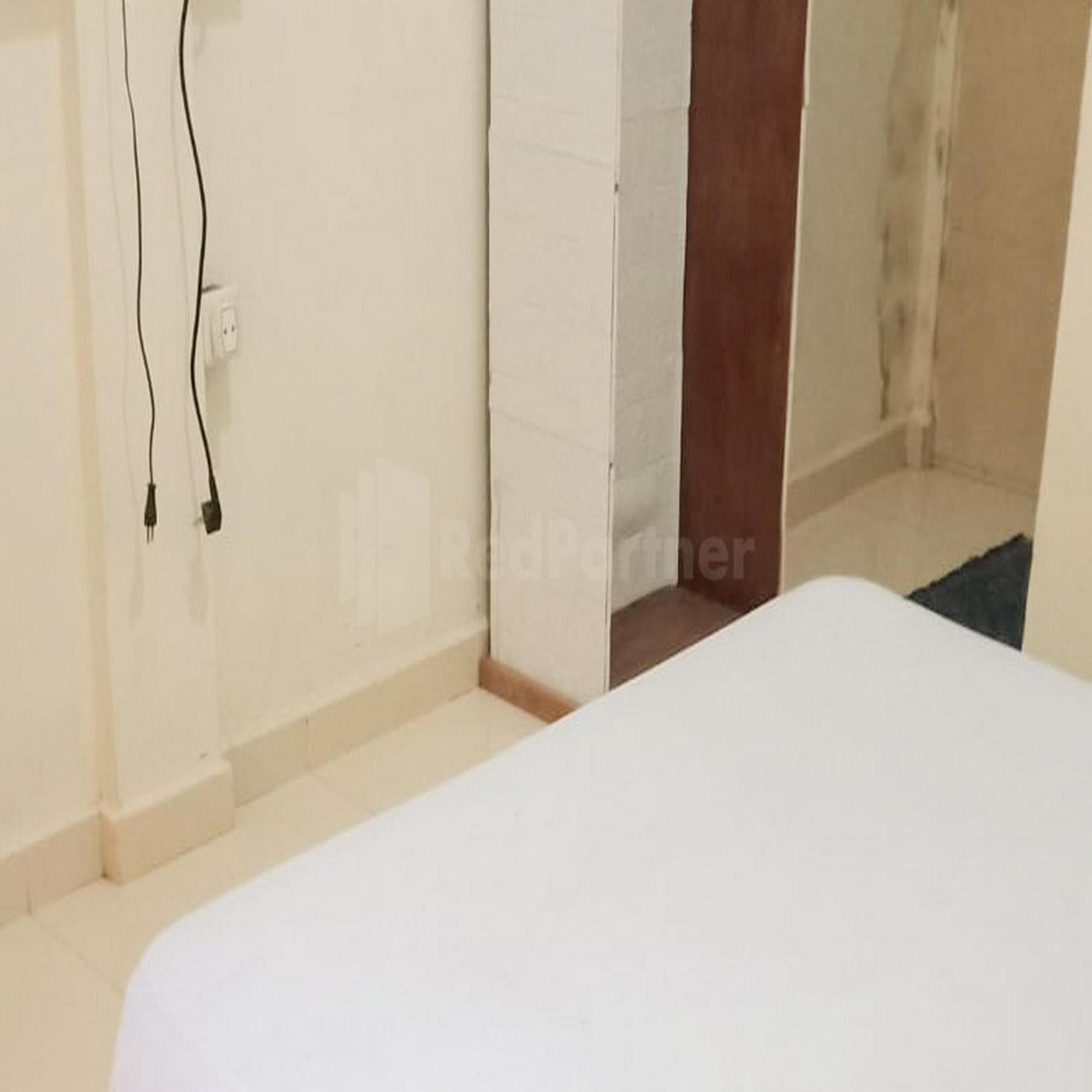 Wisma Pinggir Mitra Reddoorz Tanjung Pinang Exterior photo