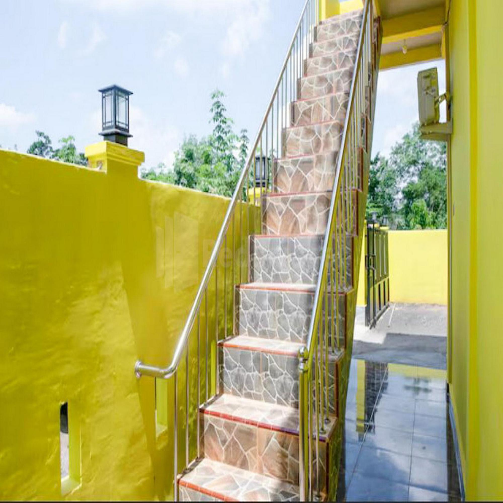 Wisma Pinggir Mitra Reddoorz Tanjung Pinang Exterior photo